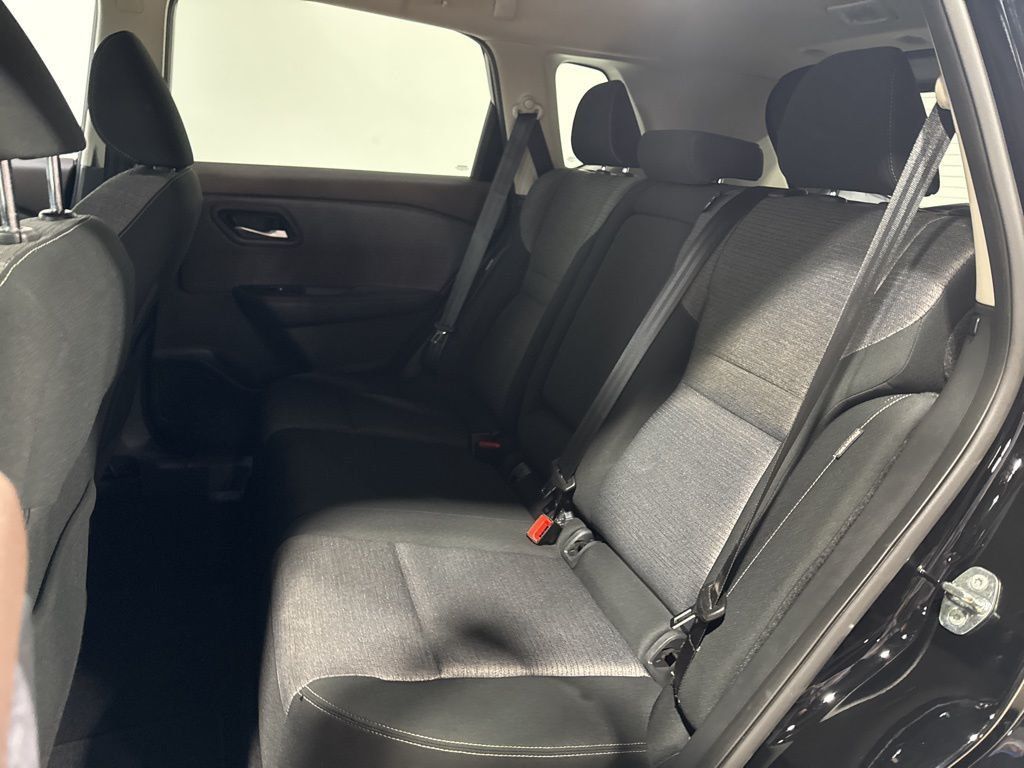 2021 Nissan Rogue AWD SV - 22992972 - 33