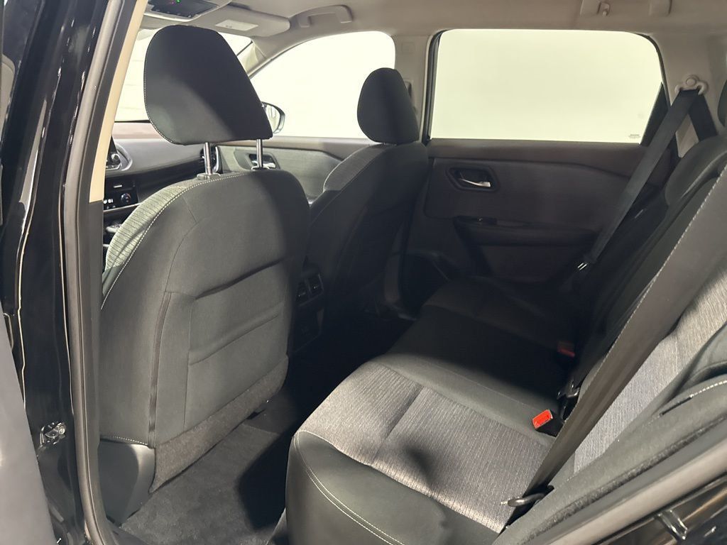 2021 Nissan Rogue AWD SV - 22992972 - 34