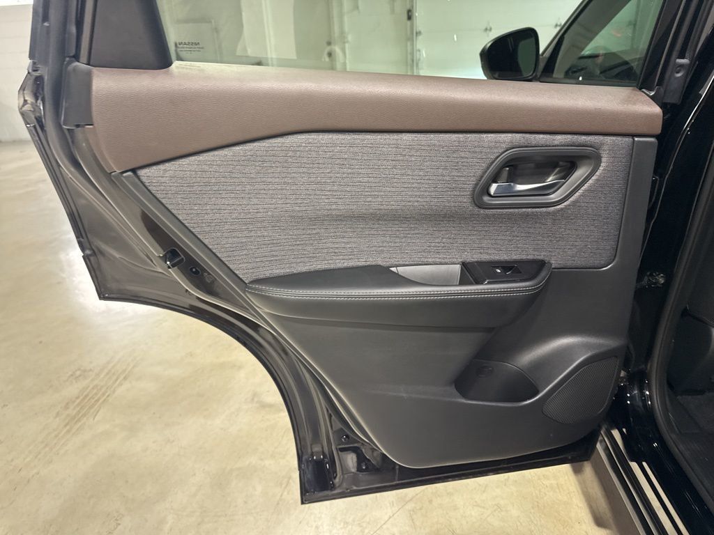 2021 Nissan Rogue AWD SV - 22992972 - 35