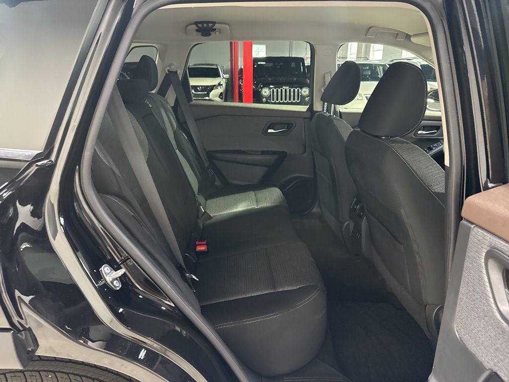 2021 Nissan Rogue AWD SV - 22992972 - 38