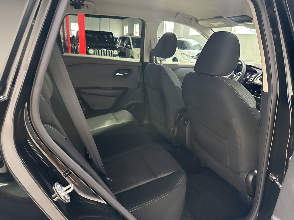 2021 Nissan Rogue AWD SV - 22992972 - 39