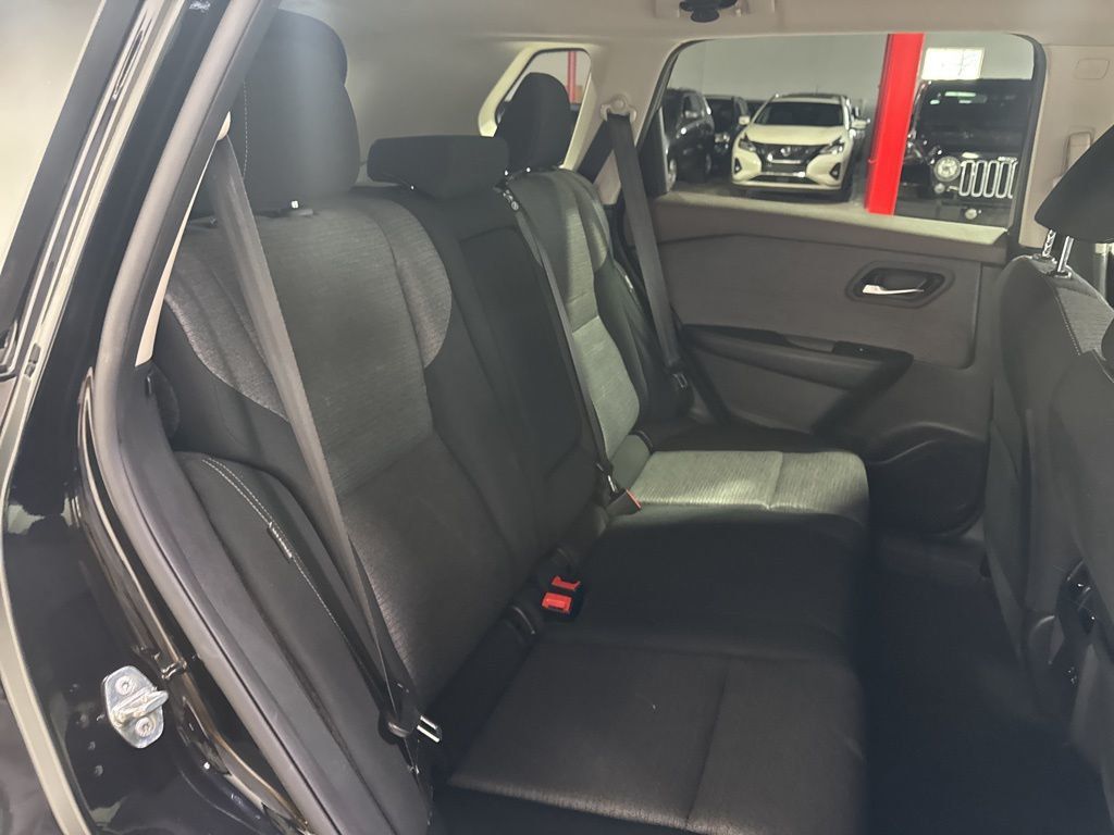 2021 Nissan Rogue AWD SV - 22992972 - 40