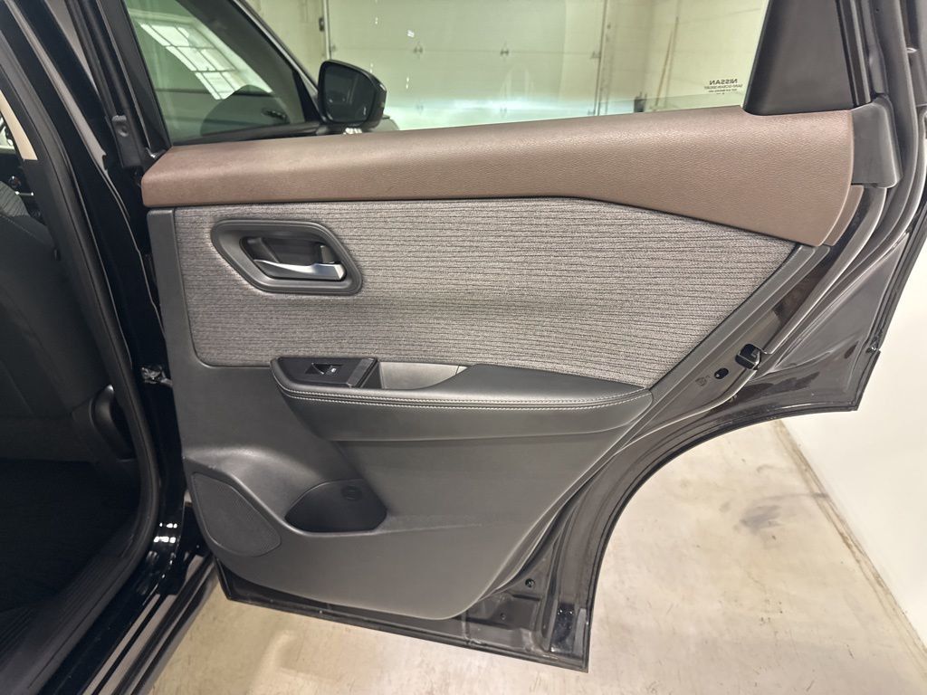 2021 Nissan Rogue AWD SV - 22992972 - 41