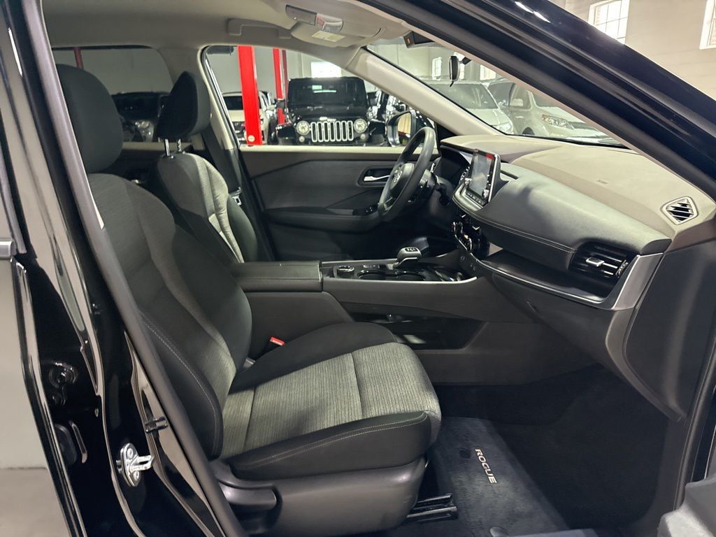 2021 Nissan Rogue AWD SV - 22992972 - 42