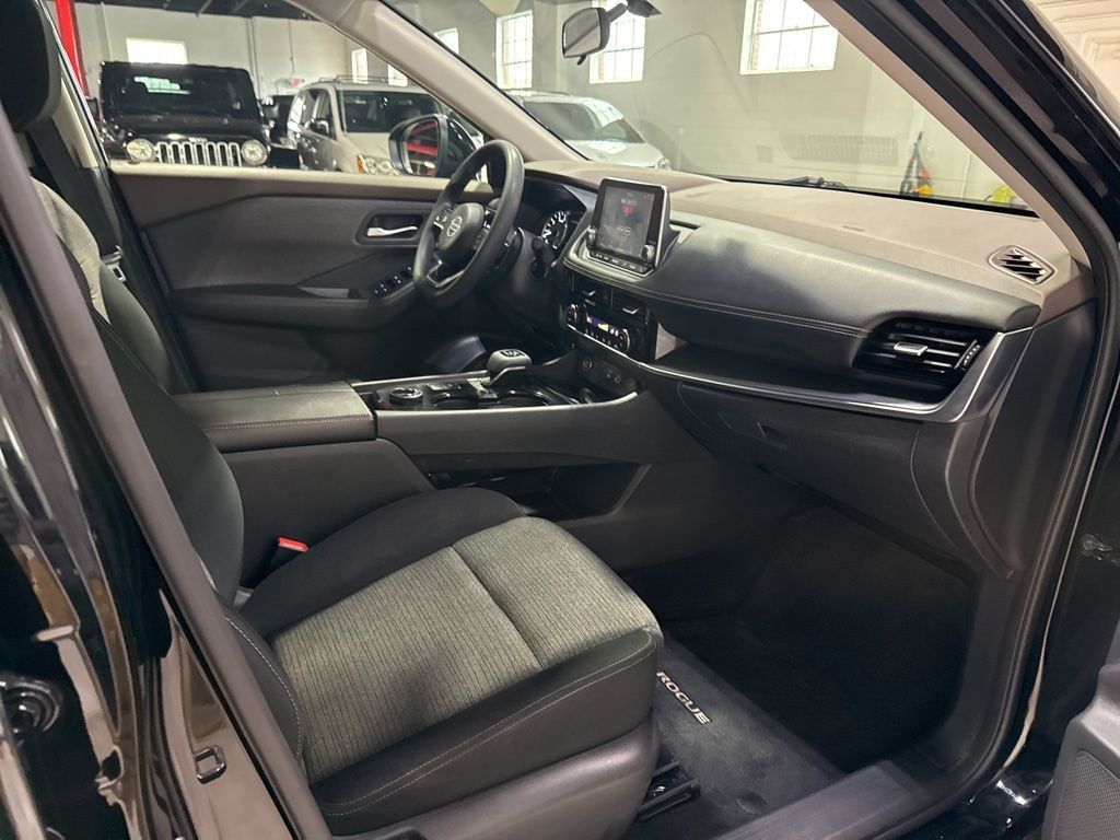 2021 Nissan Rogue AWD SV - 22992972 - 43