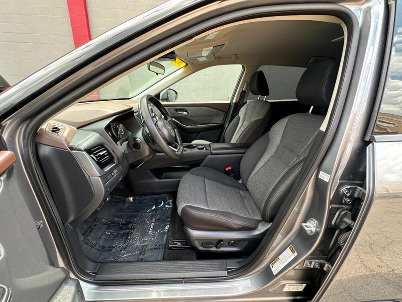 2021 Nissan Rogue AWD SV - 22879038 - 15