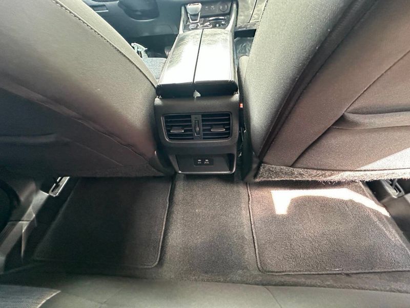 2021 Nissan Rogue AWD SV - 22879038 - 19