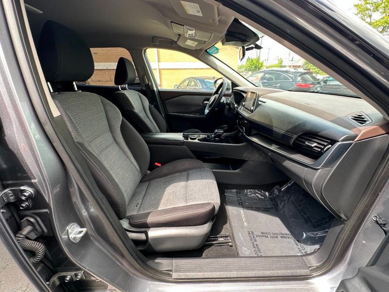 2021 Nissan Rogue AWD SV - 22879038 - 21