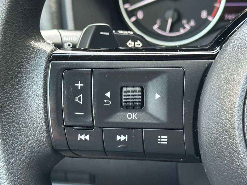 2021 Nissan Rogue AWD SV - 22879038 - 28