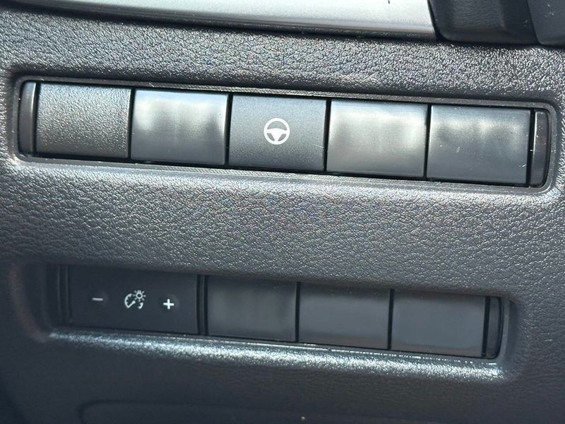 2021 Nissan Rogue AWD SV - 22879038 - 31