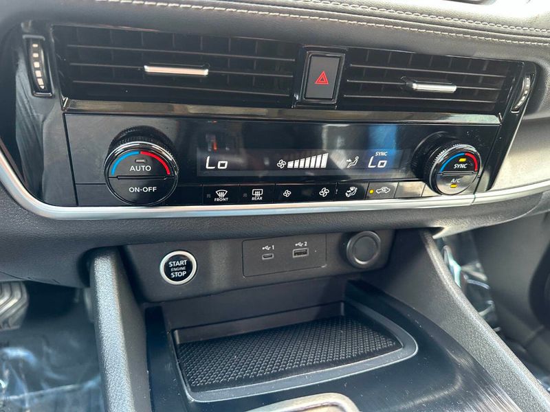 2021 Nissan Rogue AWD SV - 22879038 - 39