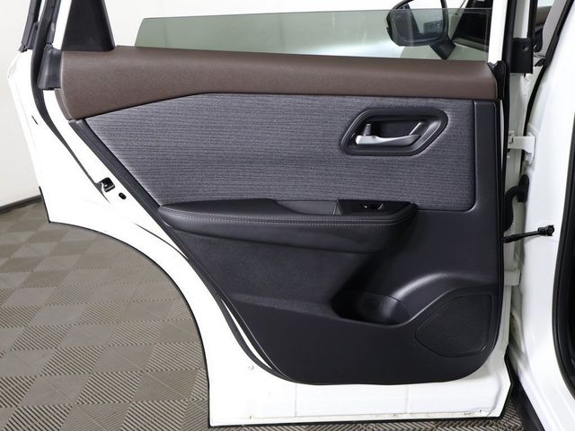 2021 Nissan Rogue AWD SV - 22955168 - 24