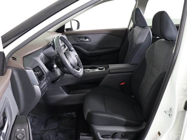 2021 Nissan Rogue AWD SV - 22955168 - 28