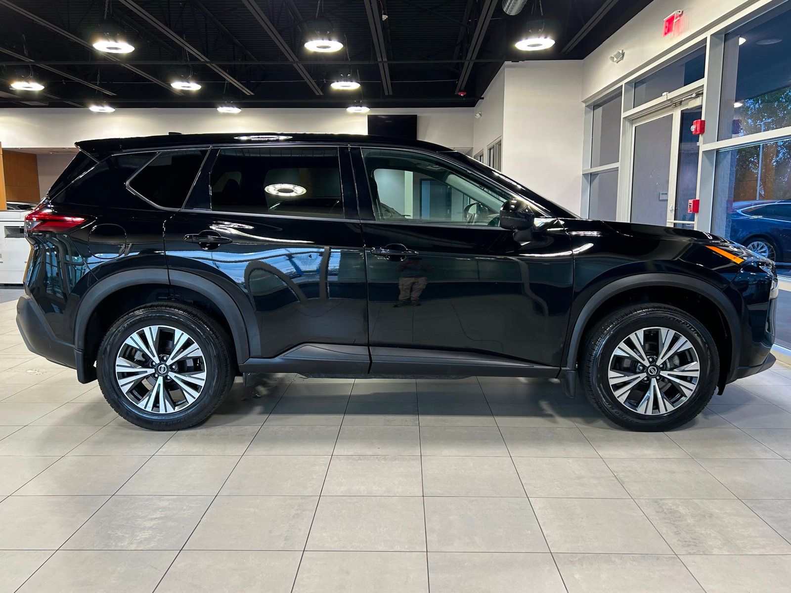 2021 Nissan Rogue SV photo 10