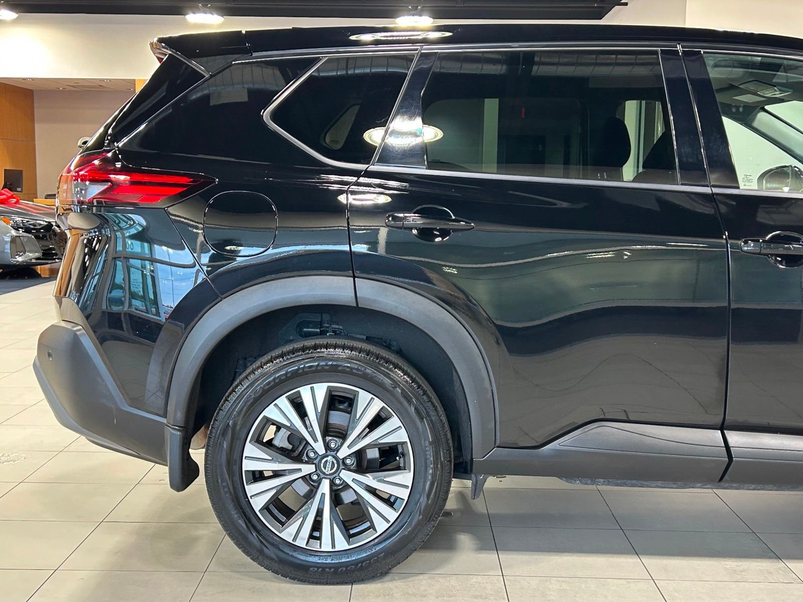 2021 Nissan Rogue SV photo 12
