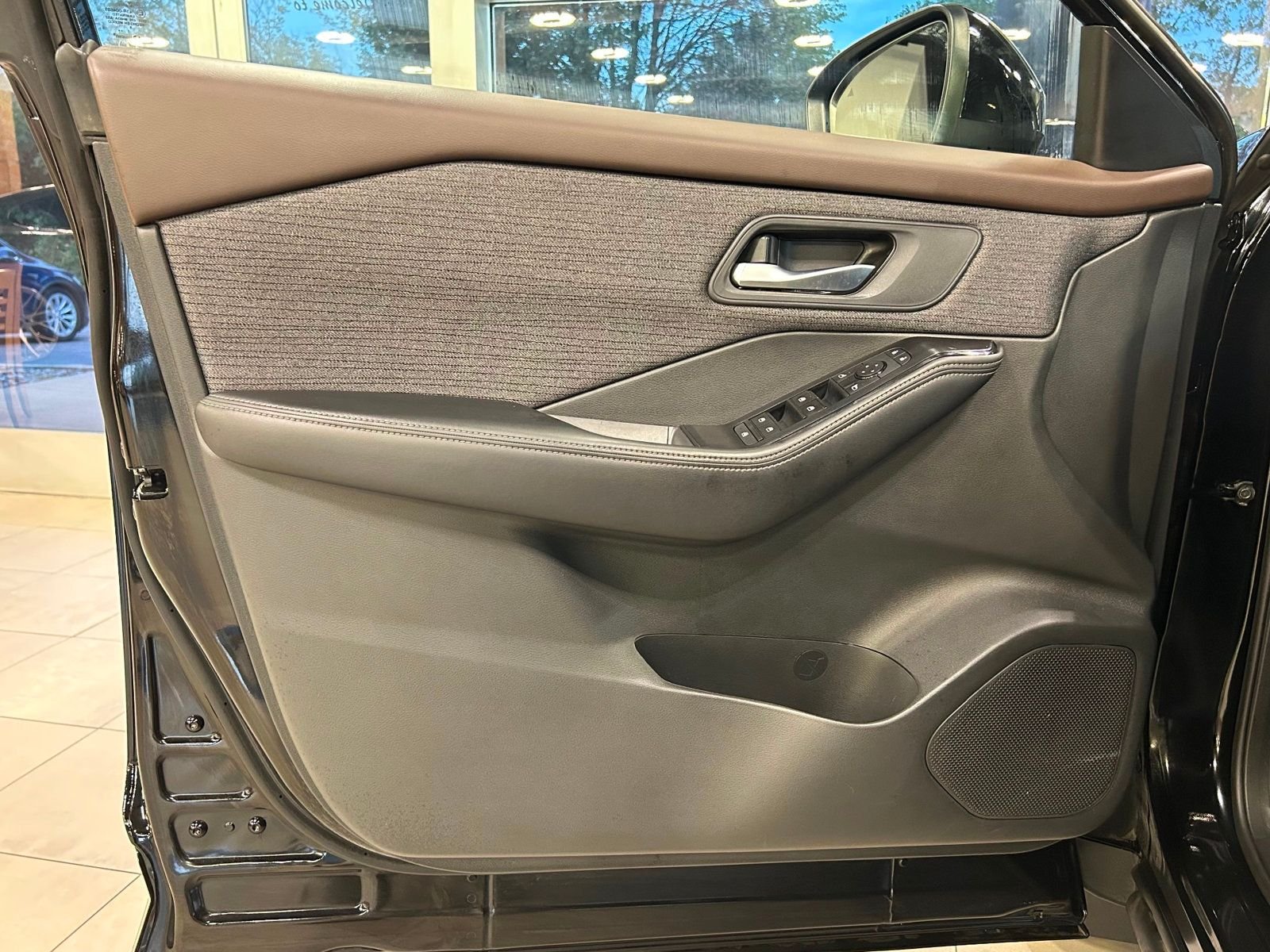 2021 Nissan Rogue SV photo 14