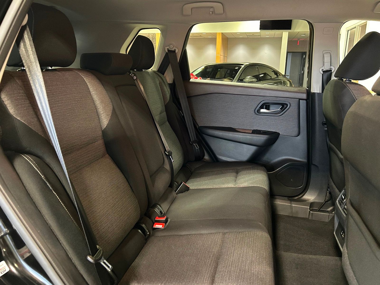 2021 Nissan Rogue SV photo 18