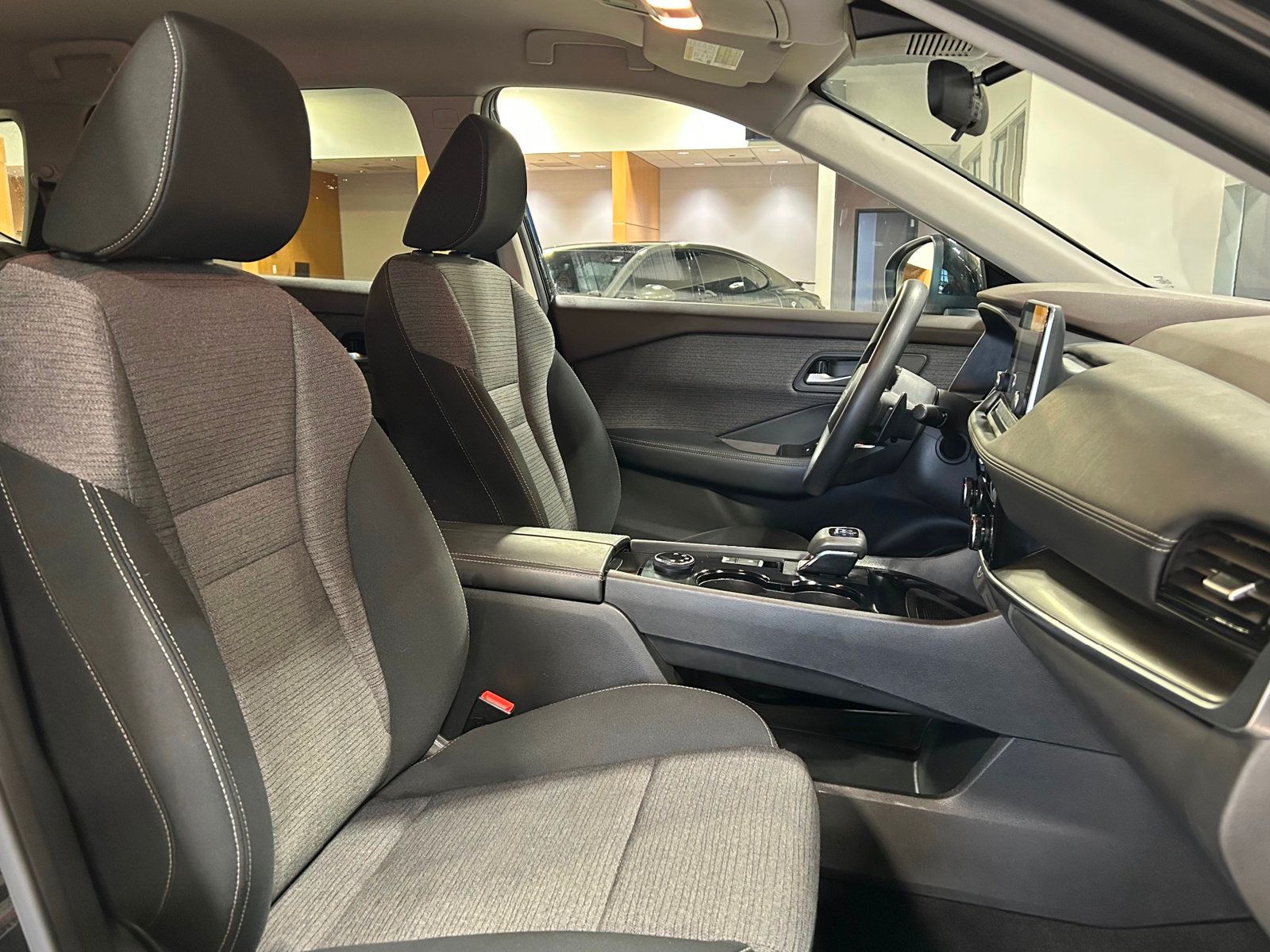 2021 Nissan Rogue SV photo 19