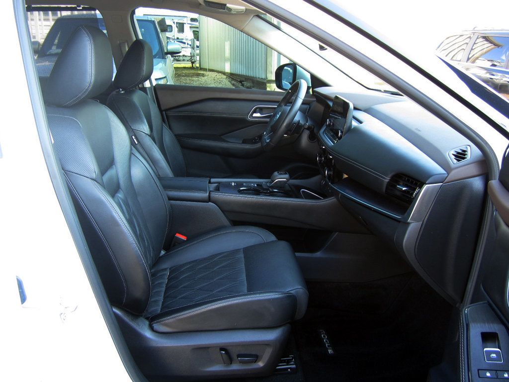 2021 Nissan Rogue Platinum photo 14