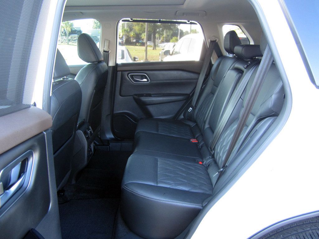 2021 Nissan Rogue Platinum photo 17