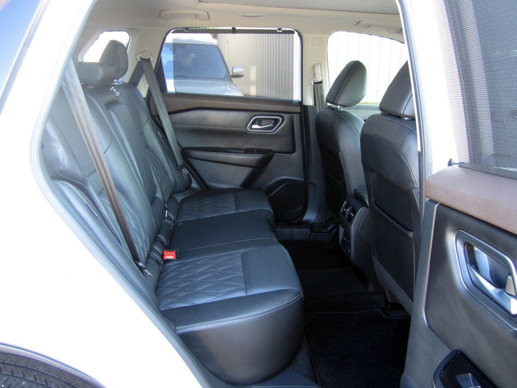 2021 Nissan Rogue Platinum photo 18