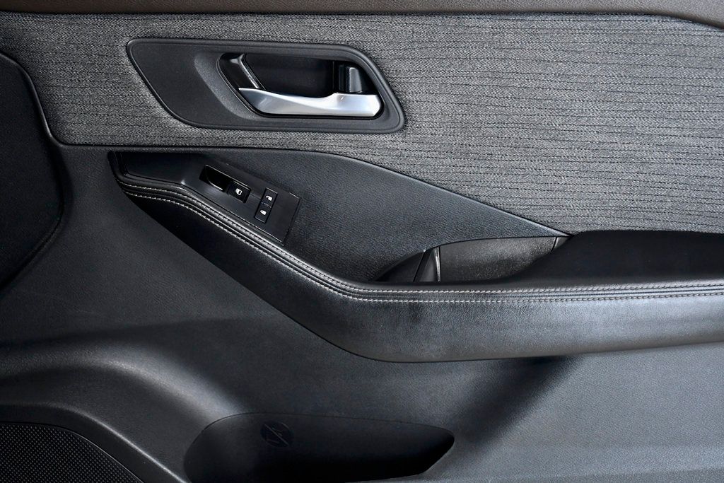 2021 Nissan Rogue FWD SV - 22880911 - 17