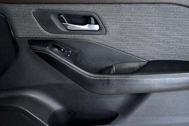2021 Nissan Rogue FWD SV - 22880911 - 17