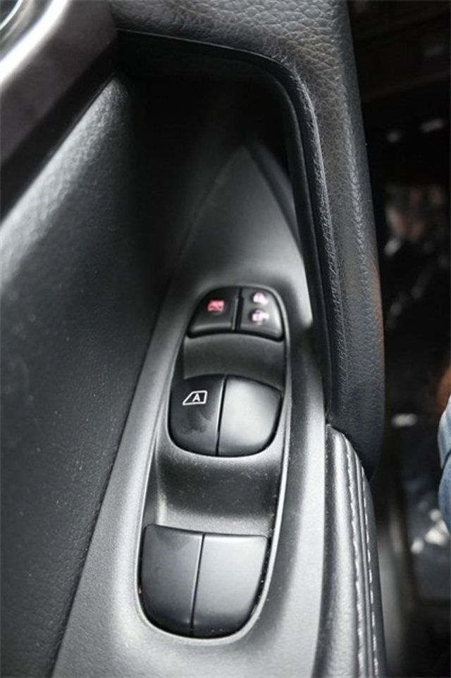 2021 Nissan Rogue Sport S photo 25
