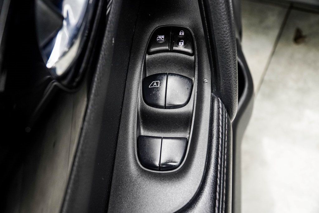 2021 Nissan Rogue Sport SV photo 25