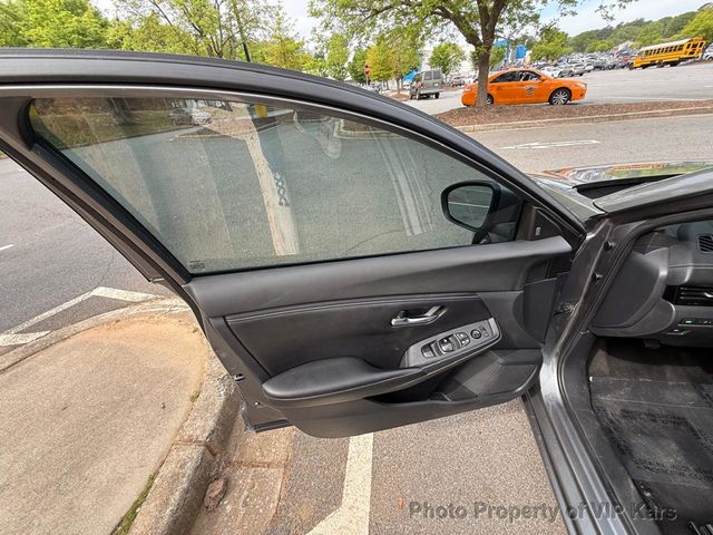 2021 Nissan Sentra SV CVT - 23012322 - 15