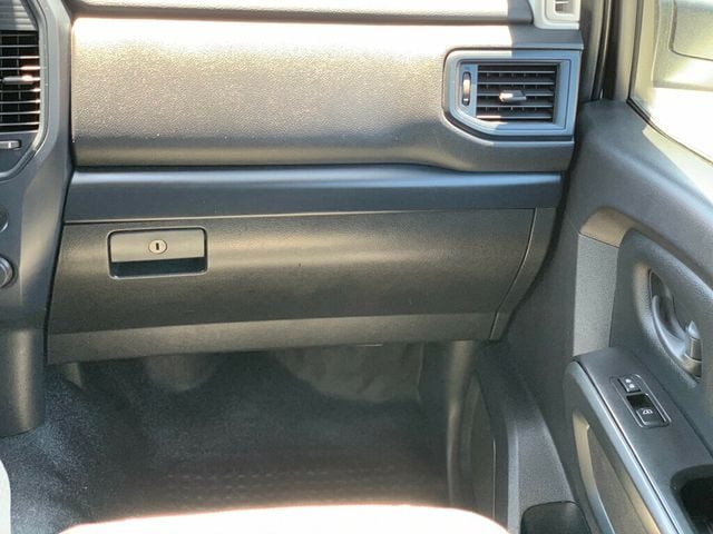 2021 Nissan Titan 4x4 Crew Cab S 1-Owner 2keys - 22435209 - 33