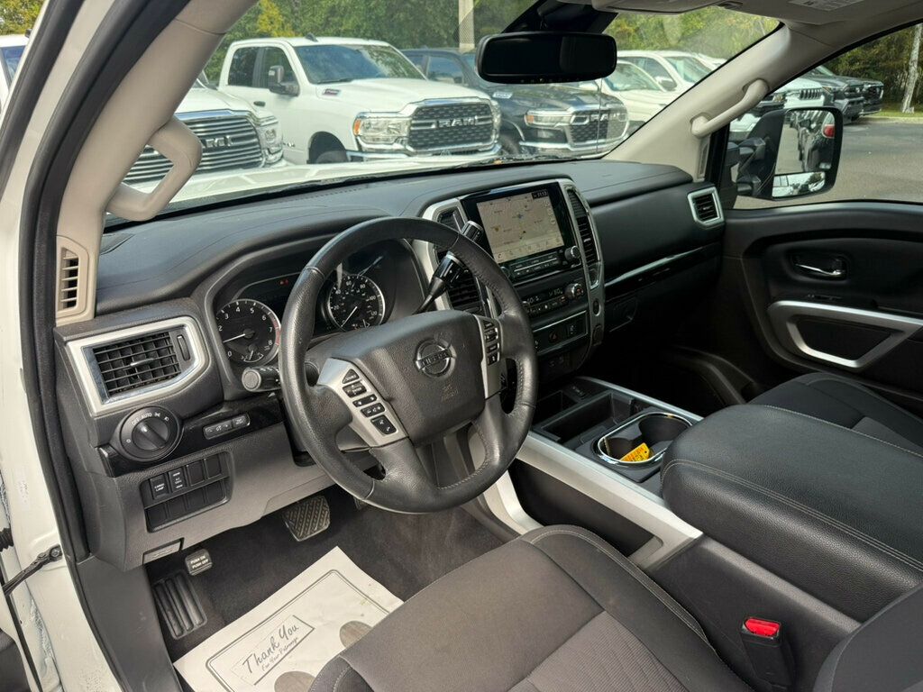 2021 Nissan Titan Crew Cab SV photo 2