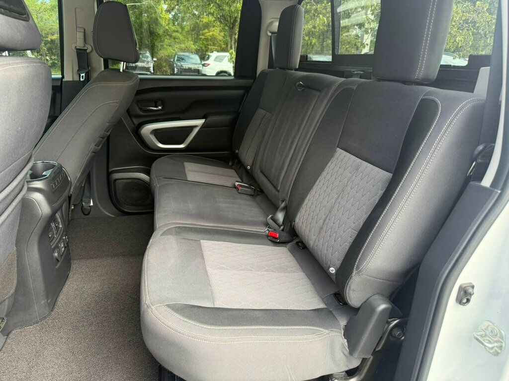 2021 Nissan Titan Crew Cab SV photo 7