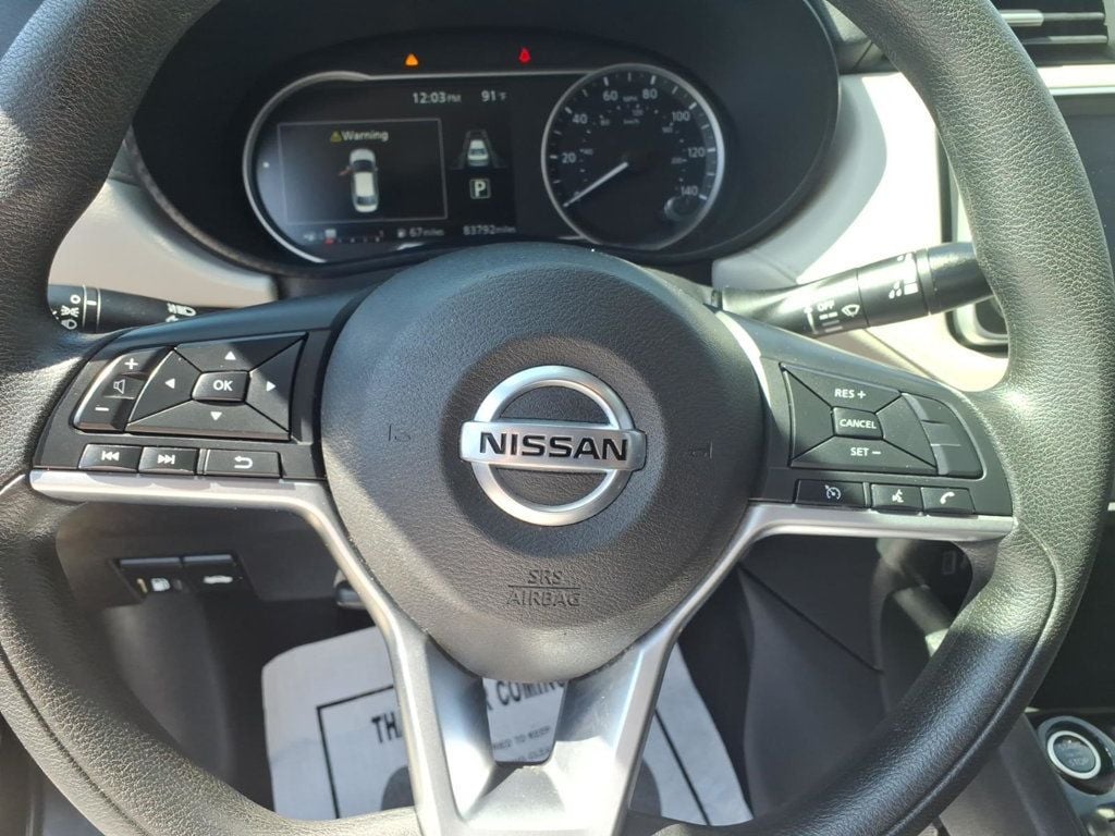 Nissan Versa photo 7