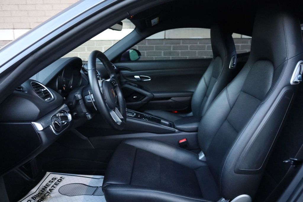 Porsche 718 Cayman photo 17