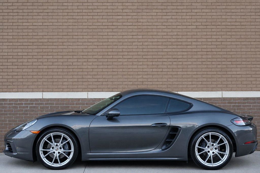 Porsche 718 Cayman photo 2