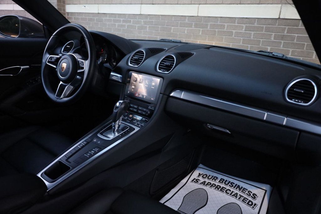 Porsche 718 Cayman photo 24