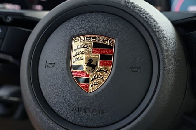 2021 Porsche 911 Carrera 4 Cabriolet - 23045207 - 21
