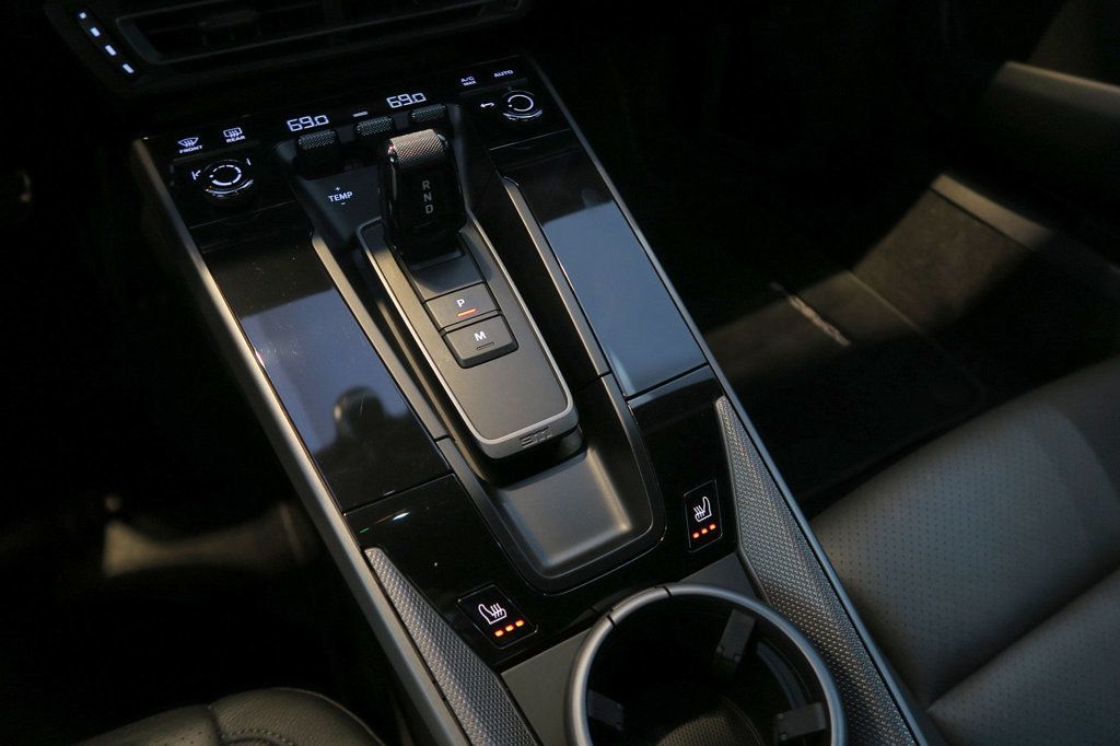 2021 Porsche 911 4 Coupe photo 21