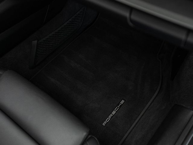 2021 Porsche 911 Carrera Cabriolet - 23035056 - 28