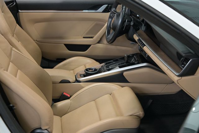 2021 Porsche 911 Carrera Cabriolet - 23093830 - 29