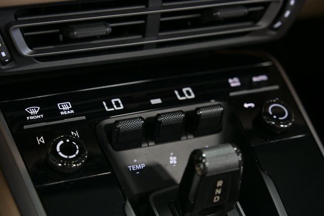 2021 Porsche 911 Carrera Cabriolet - 23093830 - 44