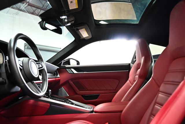 2021 Porsche 911 Turbo S Coupe - 22964833 - 30