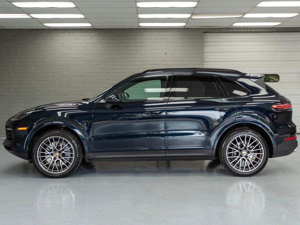 2021 Porsche Cayenne Base photo 2