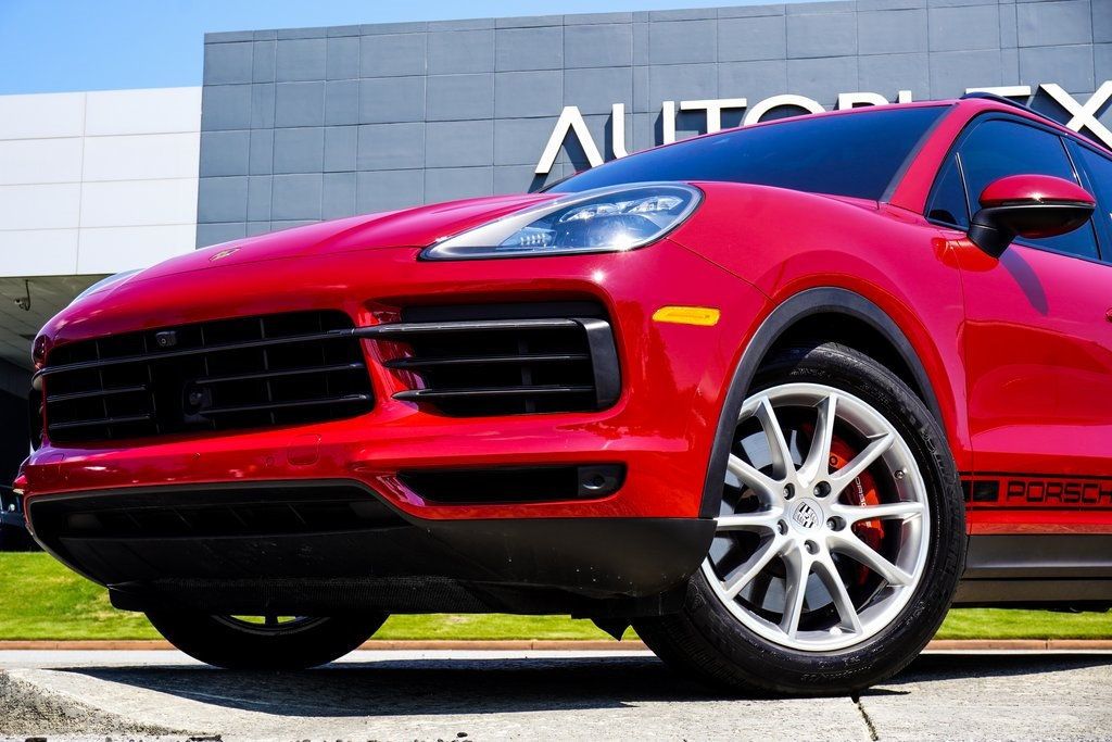 2021 Porsche Cayenne Base photo 2