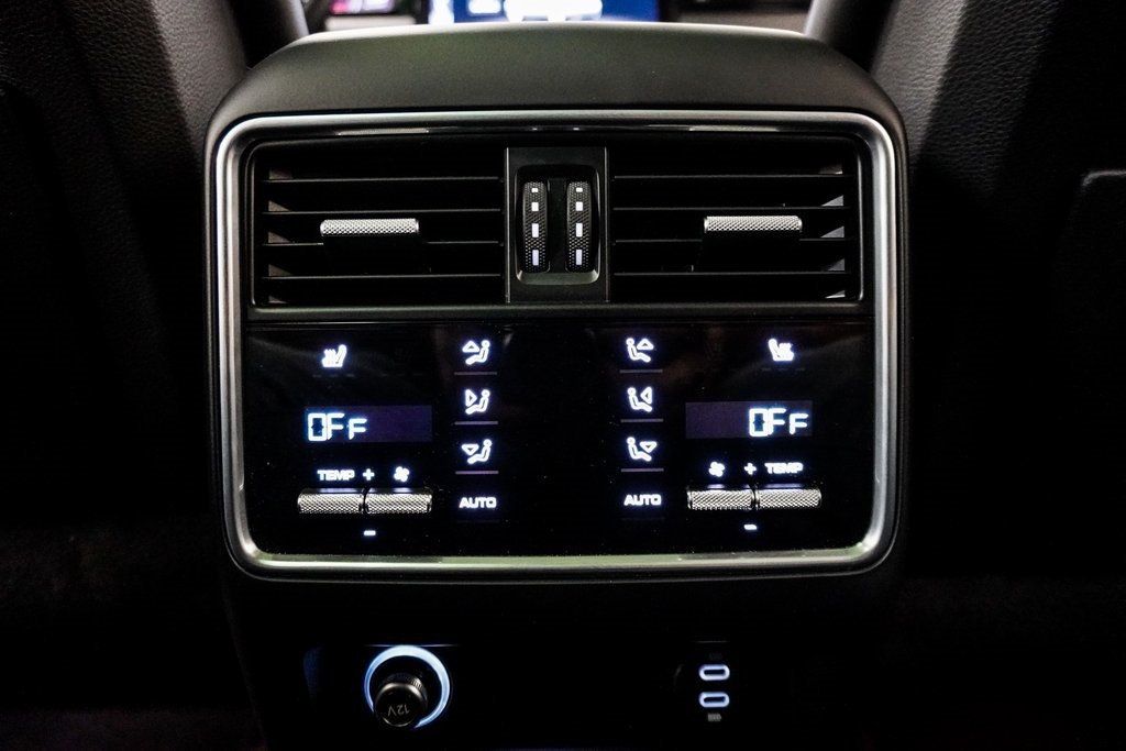 2021 Porsche Cayenne Base photo 23
