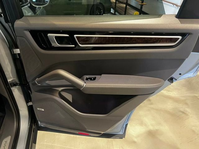 2021 Porsche Cayenne Cayenne/AdaptiveCruiseControl/HtdSteeringWheel/Htd&CldSeats - 23078854 - 30
