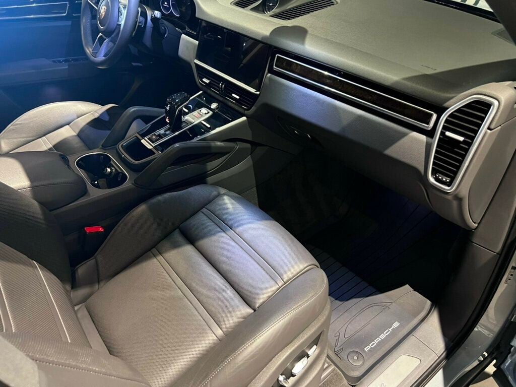 2021 Porsche Cayenne Cayenne/AdaptiveCruiseControl/HtdSteeringWheel/Htd&CldSeats - 23078854 - 32