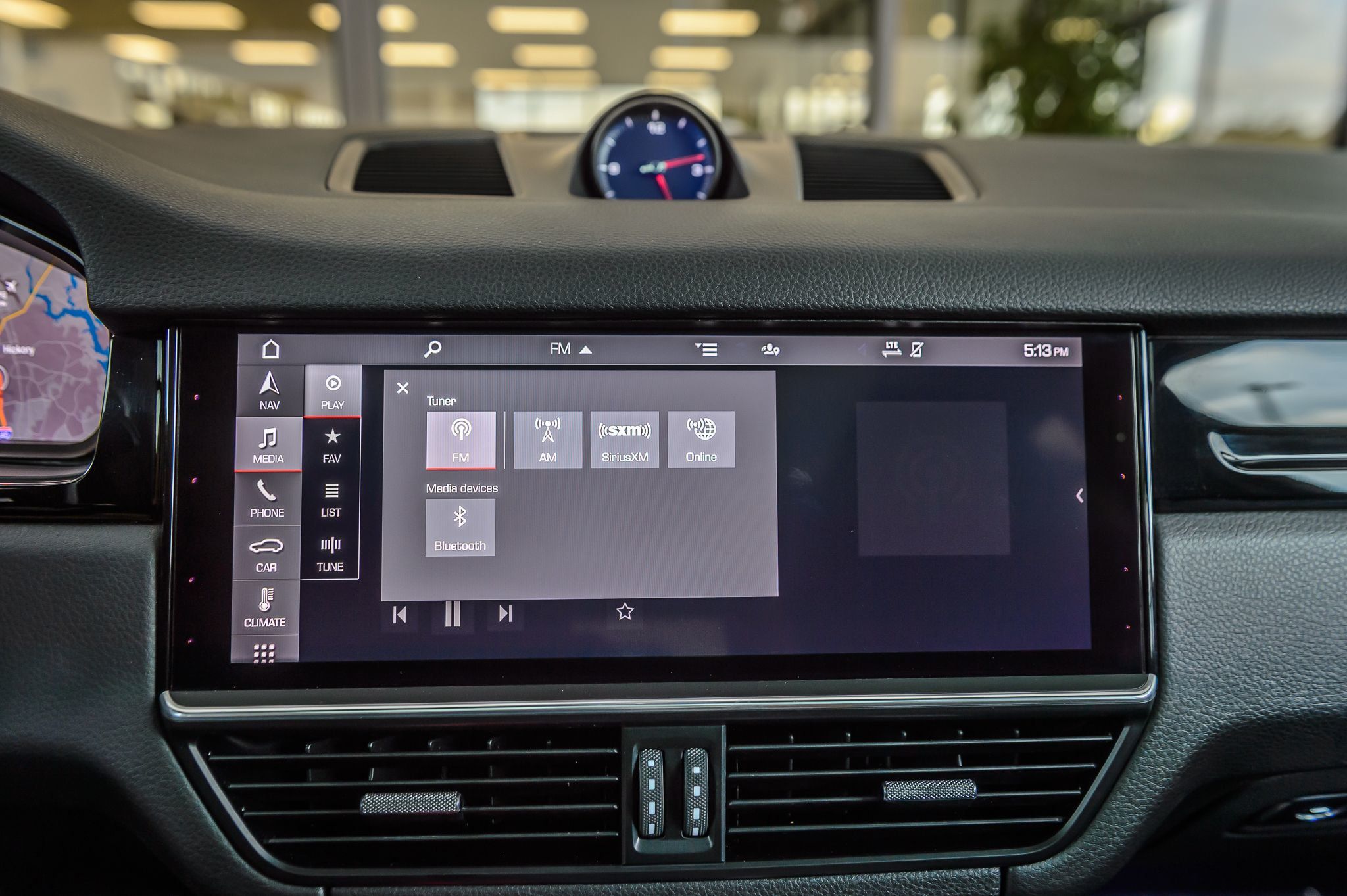 2021 Porsche Cayenne photo 30