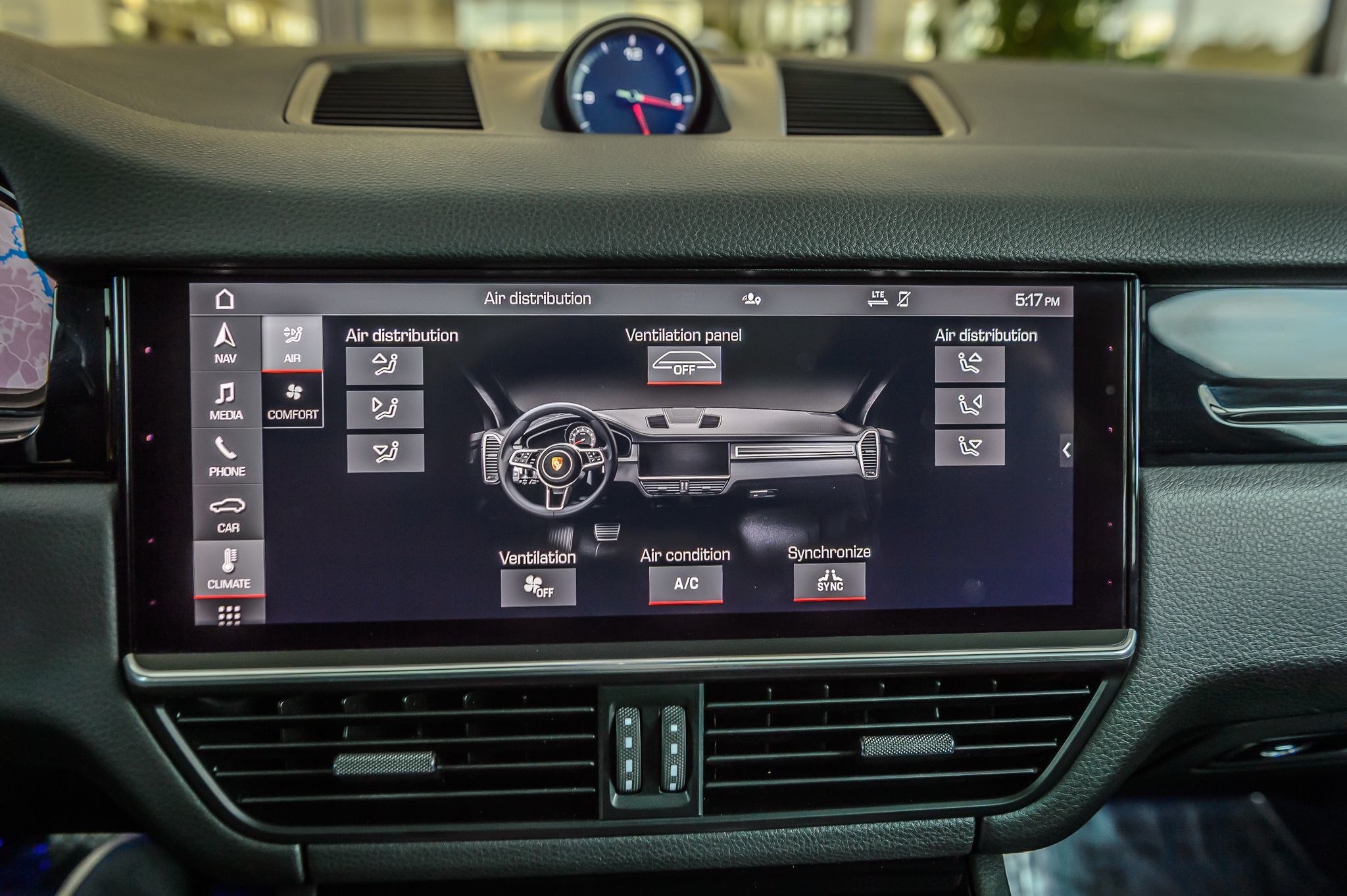2021 Porsche Cayenne photo 32